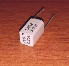 Set di n.7 condensatori compatti, term. radiali passo 7.5mm, 3920pf/63V