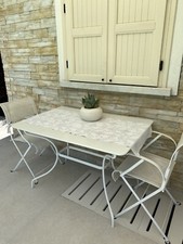 tavolo con sedie da esterno