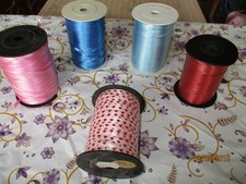 LOTTO 5 ROTOLI NASTRO ARRICCIANTE PER PACCHI REGALO VARI COLORI + CUORI BEFERA