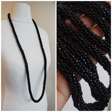 Collana lunga con perline in