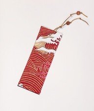 Segnalibro in stoffa giapponese, sfondo rosso con onde