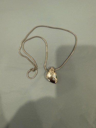Collana con ciondolo - , essenza