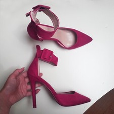 Decollete fuxia con cinturino