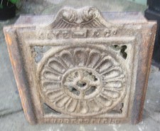 Antica parete in ghisa foro