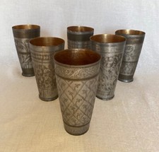 Set 6 tazze antiche/vintage in ottone massiccio incise a mano incise con motivo naturale