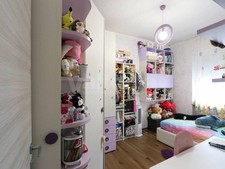 cameretta completa di letto (no materasso), scrivania e armadio grande