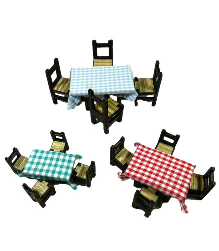 Tavolo con tovaglia sedie - tavolo,