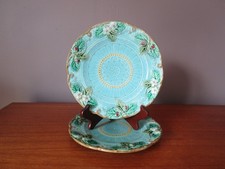 2 Assiettes en barbotine