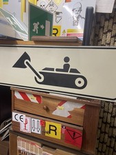 cartello stradale rifrangente