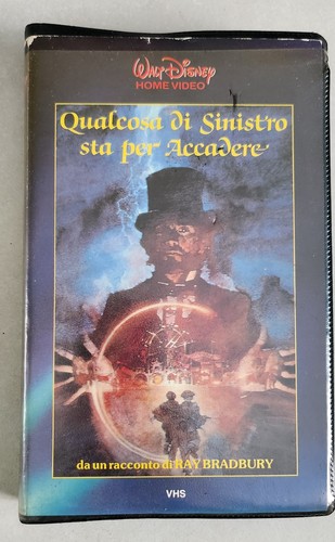 Qualcosa sinistro sta - di, per