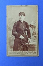 Foto epoca CDV Swatosch Trieste 1885 Ritratto di donna con ventaglio ombrello