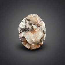 Cristallo di apofillite rosso