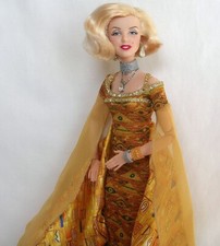 Barbie Marilyn Monroe "Uscire