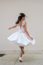 Abito da Cerimonia Modì 9/10 anni completo di copri spalle e fermaglio . 