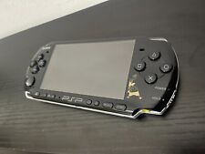 Sony PSP 3000 Slim Nero Sistema palmare pezzo unico Romance Dawn con caricatore 8 GB