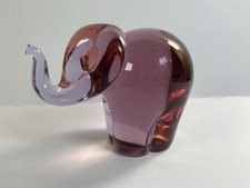 Elefante rosa in vetro