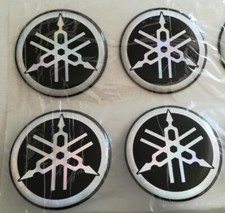 Stemma logo decal YAMAHA, kit di 4 adesivi resinati, effetto 3D. Colore: nero 