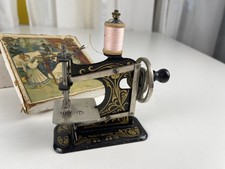 Macchina da cucire vintage da