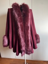 Mantella Bordeaux in Viscosa Contornata Da Bellissima Eco Pelliccia. Tg.Unica