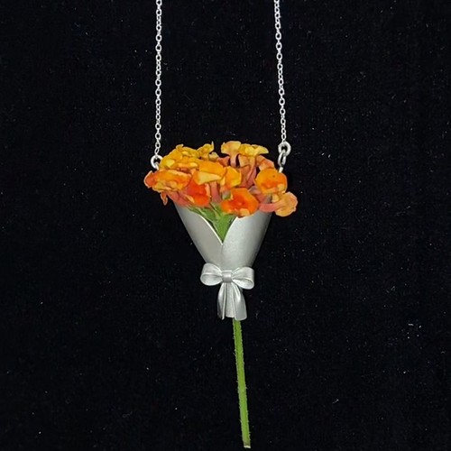 Collana con ciondolo bouquet