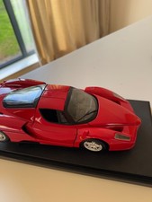 Hot Wheels Ferrari Enzo scala