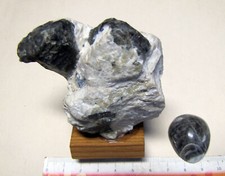 Minerali  CORINDONE + un cabochon,  torrente Sabbiola,  Sabbia Valsesia Piemonte