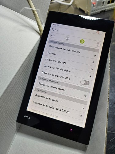 Touch screen gira - touch, knx