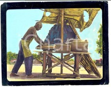 1955 ca STRADELLA (?) Operaio al lavoro in fabbrica di mattoni - Foto colorata