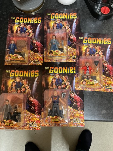 Mezco the goonies set - goonies, 5