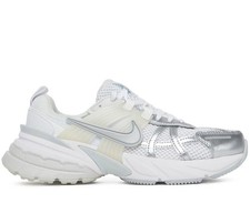 NIKE V2K RUN LOW TOP SNEAKERS