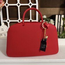 The devil wears prada red - wears,