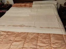 Lenzuolo matrimoniale in puro lino, ricamato e con applicazioni in vero Cantù