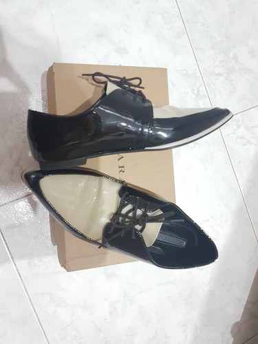 Scarpe derby punta vernice