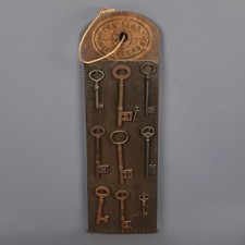 Pannello Legno Con Chiavi Antiche In Ferro Da Collezione Vintage Xx Sec.