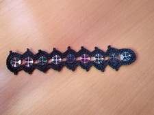 bracciale artigianale realizzato all'uncinetto cotone e bottoni madreperla 