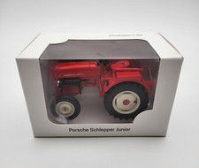 PORSCHE MUSEUM Trattore Junior, 1:24, Rosso, Welly, Motore ad Frizione, MAP02485018
