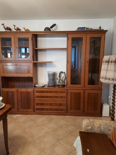 Salotto con tavolo - con, e