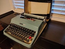 1967 Olivetti  Lettera 32