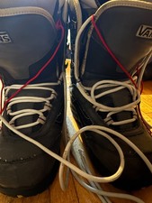 Snowboard boots