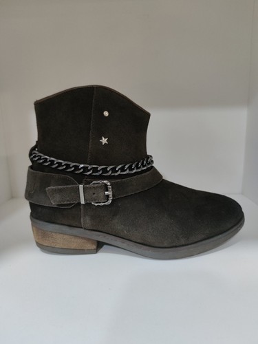 Leather boots replay