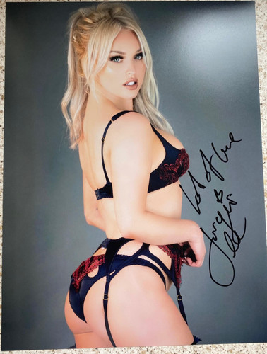 Jorgie porter hand - jorgie,