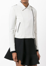 Giacca di pelle bianca da donna design elegante ed elegante cappotto ritaglia...