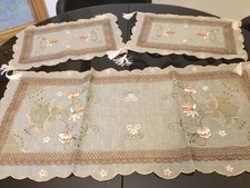 TRIS CENTRINI RICAMATI IN