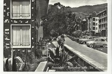 VECCHIA CARTOLINA RIVIERA DEI FIORI OSPEDALETTI via aurelia e fiat 600 72999