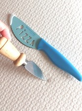 Set 2 Pezzi Tagliapizza Brandani + Coltello Parmigiano 