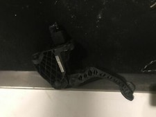 RICAMBI USATI PEDALE FRIZIONE VOLKSWAGEN Passat Berlina 4° Serie  2005 20 535803