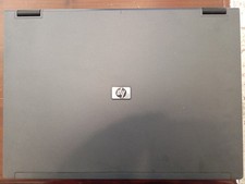 Vintage laptop HP Compaq nx8220 (Intel PM 1,73GHz, 512MB RAM) + alimentatore