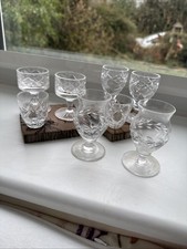 Set misto di 8 bicchieri per liquore/cordial in vetro tagliato 