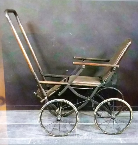 Passeggino stile liberty