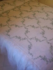 COPRILETTO MATRIMONIALE IN ORGANZA RICAMATO A MANO-CM 215 X CM 175 LEGGERE BENE